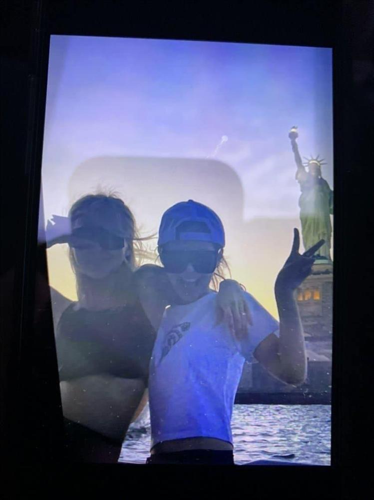 Cuối cùng fan đã hết đường chối ảnh hẹn hò V - Jennie chỉ là ghép?-2