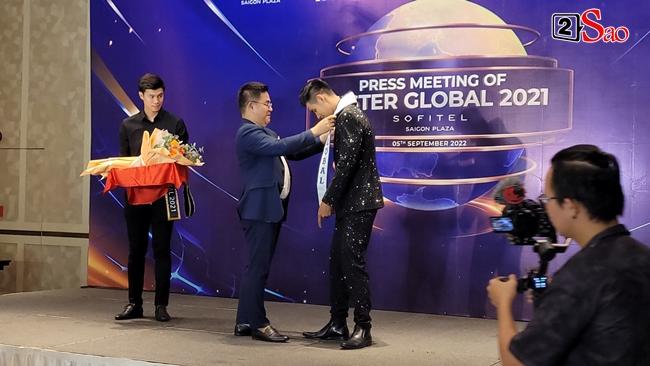 Nam vương bỏ ngôi, Danh Chiếu Linh thành Mister Global 2021-3