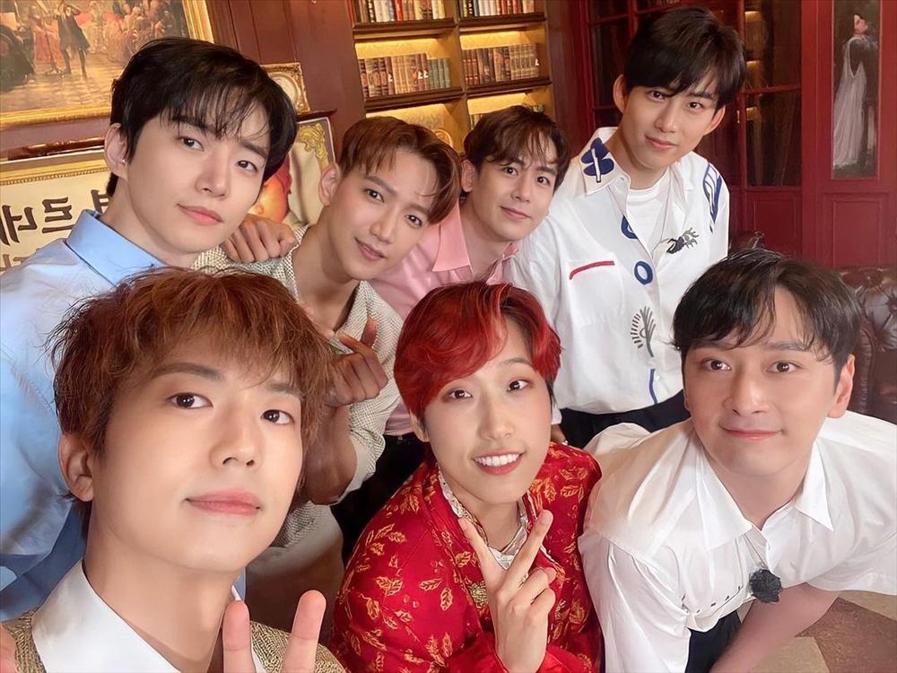 SNSD, BIGBANG, 2NE1 và những màn tái hợp hết nước chấm-8