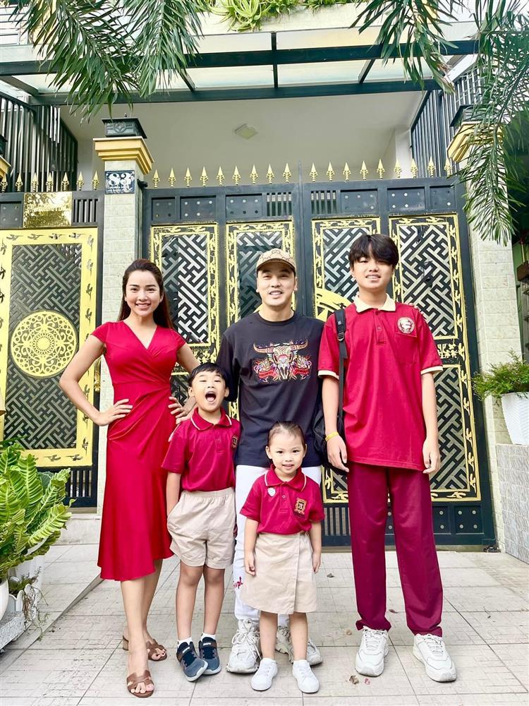 Dàn sao Việt nô nức đưa con đi khai giảng năm học mới-5