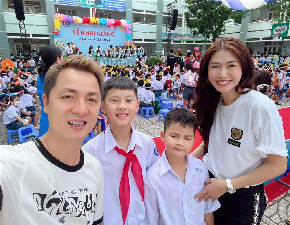 Dàn sao Việt nô nức đưa con đi khai giảng năm học mới-2
