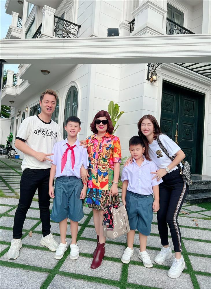 Dàn sao Việt nô nức đưa con đi khai giảng năm học mới-1