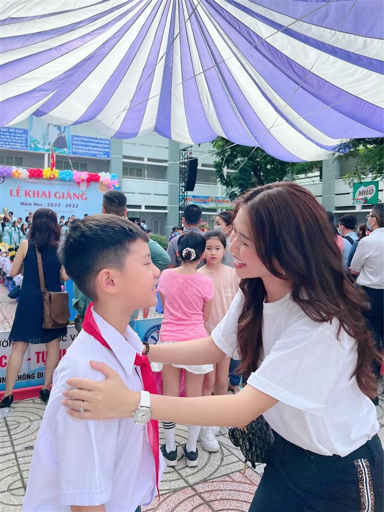 Dàn sao Việt nô nức đưa con đi khai giảng năm học mới-4