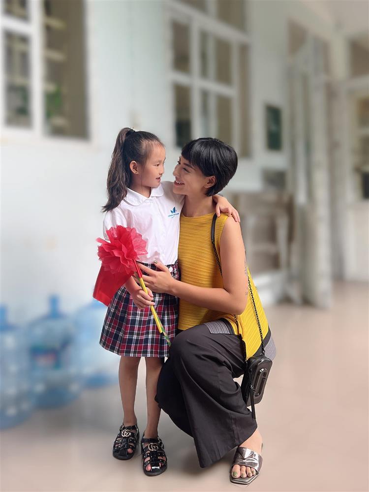 Dàn sao Việt nô nức đưa con đi khai giảng năm học mới-7