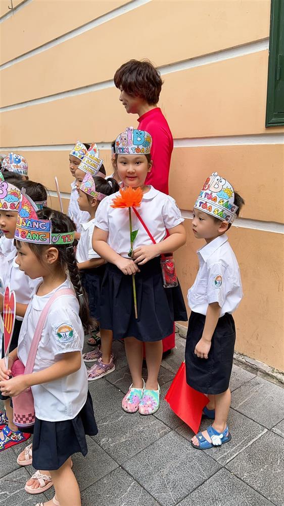Dàn sao Việt nô nức đưa con đi khai giảng năm học mới-12