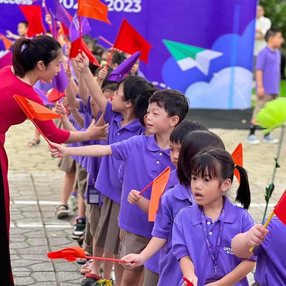Dàn sao Việt nô nức đưa con đi khai giảng năm học mới-14