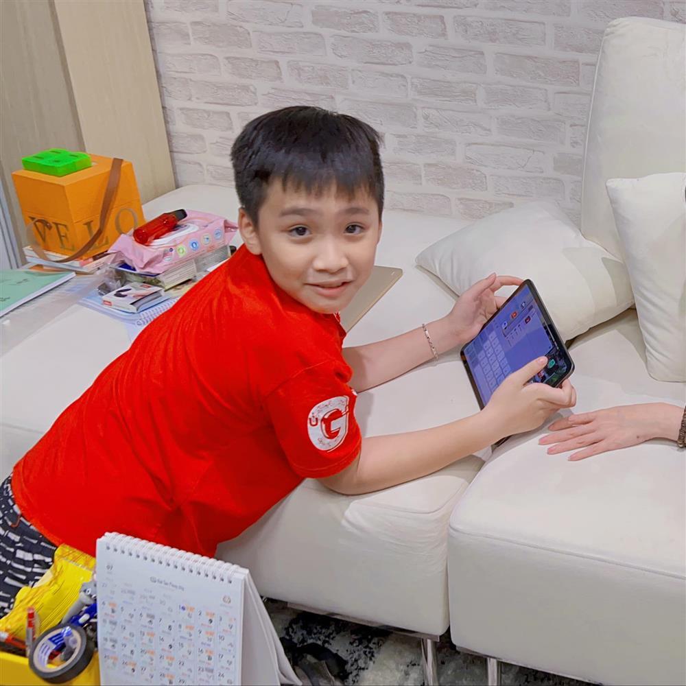 Dàn sao Việt nô nức đưa con đi khai giảng năm học mới-16