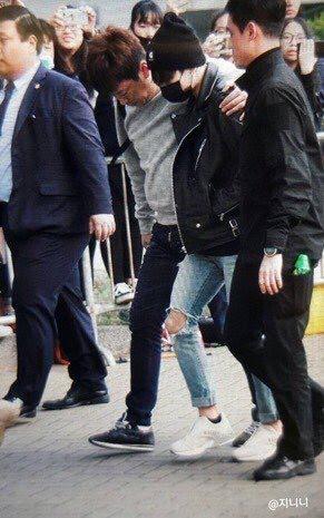 Idol Kpop chấn thương tại lễ trao giải: Wendy (Red Velvet) suýt tan sự nghiệp-6