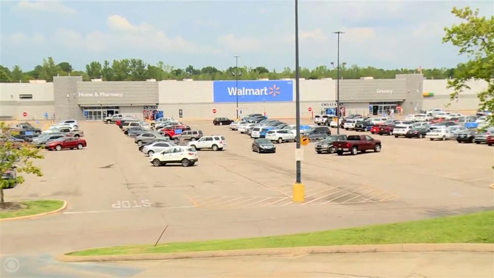 Máy bay lượn trên không 5 tiếng, phi công dọa lao xuống siêu thị-2