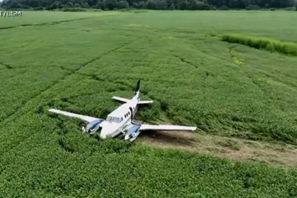 Những điều tuyệt đối không nên làm khi vào nhà vệ sinh máy bay-3