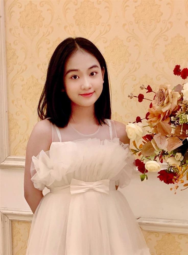 Profile chả vừa nữ sinh xuất hiện trên VTV ngày khai giảng-6