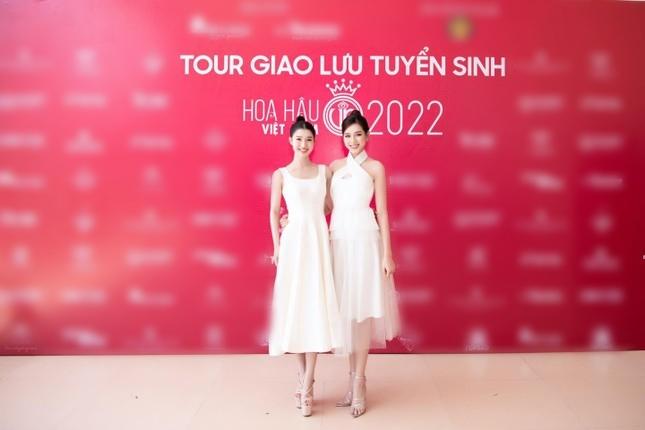 Đỗ Thị Hà, Phương Nhi đọ sắc cam thường: Nhìn chân mới chênh lệch-1