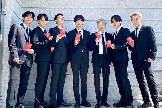 BTS bị phản đối miễn nghĩa vụ quân sự, fan tạm biệt Jin vào tháng 12