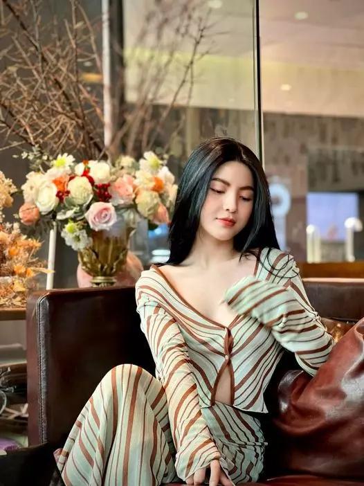 Vừa về nước, Quang Hải chơi sang mua tặng bồ quà đắt tiền?-5