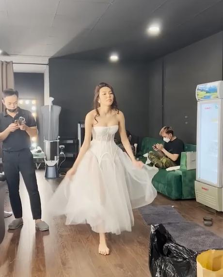 Hoa hậu Thùy Tiên liên tục bị ê-kíp dìm hàng khi chụp ảnh-7