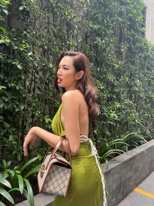 Hoa hậu Thùy Tiên liên tục bị ê-kíp dìm hàng khi chụp ảnh-11