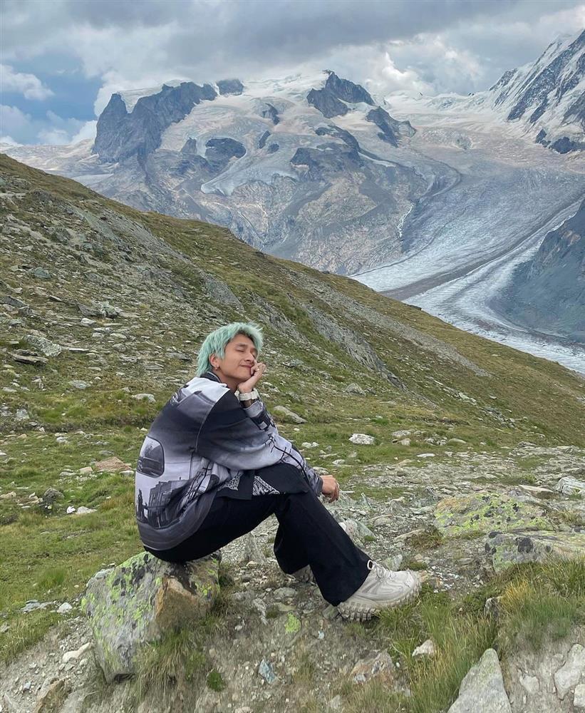 Min và 16 Typh bị bắt gặp ở sân bay, gu thời trang gây tranh cãi?-14