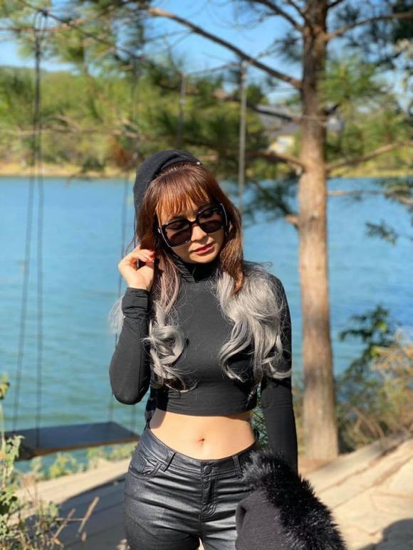 Diện bikini vóc dáng quá nuột, vợ Mạc Văn Khoa bị nghi sống ảo-8