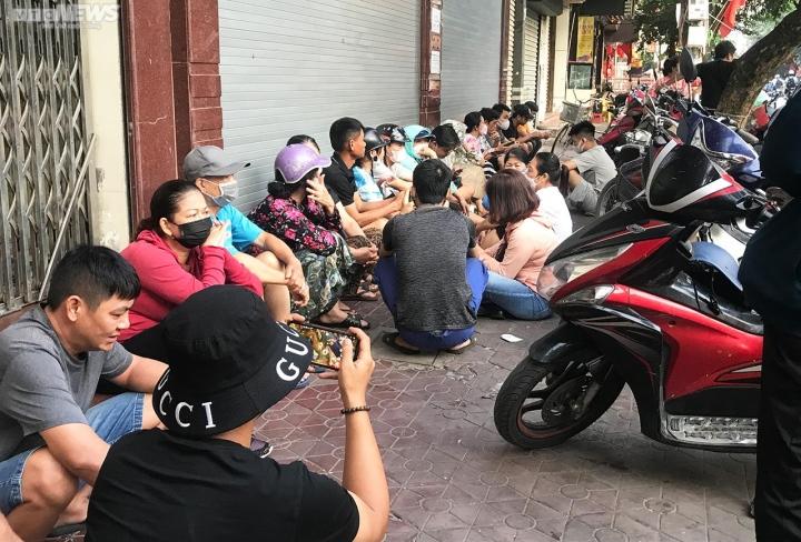 Dân xếp hàng từ sáng sớm mua bánh Trung thu nức tiếng Hải Phòng-1