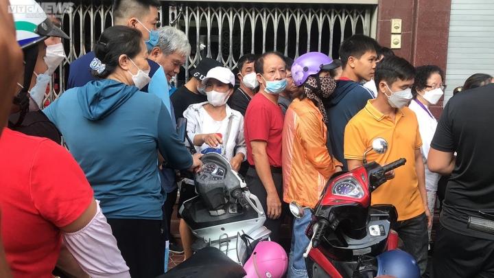 Dân xếp hàng từ sáng sớm mua bánh Trung thu nức tiếng Hải Phòng-5