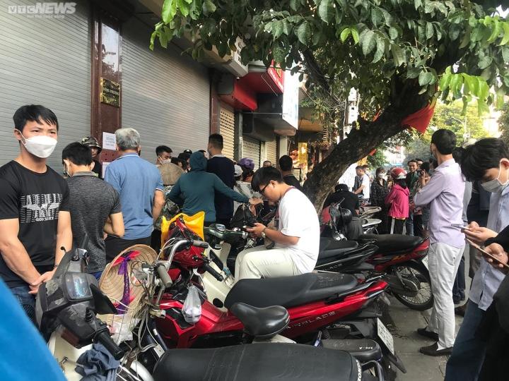 Dân xếp hàng từ sáng sớm mua bánh Trung thu nức tiếng Hải Phòng-7