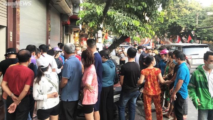 Dân xếp hàng từ sáng sớm mua bánh Trung thu nức tiếng Hải Phòng-4