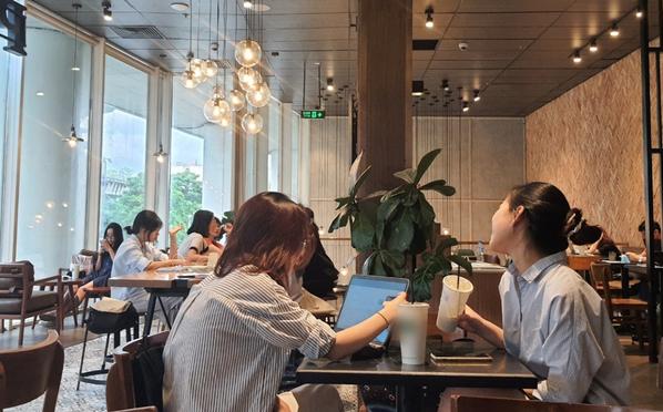 Tuần đi làm 5 ngày, có tới 4 ngày đồng nghiệp rủ uống trà sữa-2