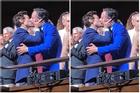 Harry Styles gây 'bão' khi hôn bạn diễn nam tại liên hoan phim Venice