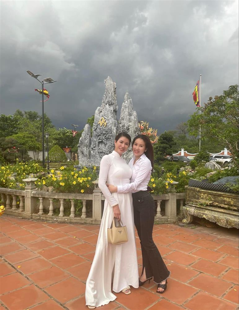 Giỗ Tổ tại nhà thờ của Hoài Linh ra sao sau 2 năm vắng lặng?-4