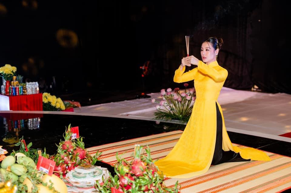 Giỗ Tổ tại nhà thờ của Hoài Linh ra sao sau 2 năm vắng lặng?-8