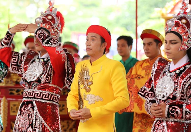 Giỗ Tổ tại nhà thờ của Hoài Linh ra sao sau 2 năm vắng lặng?-15