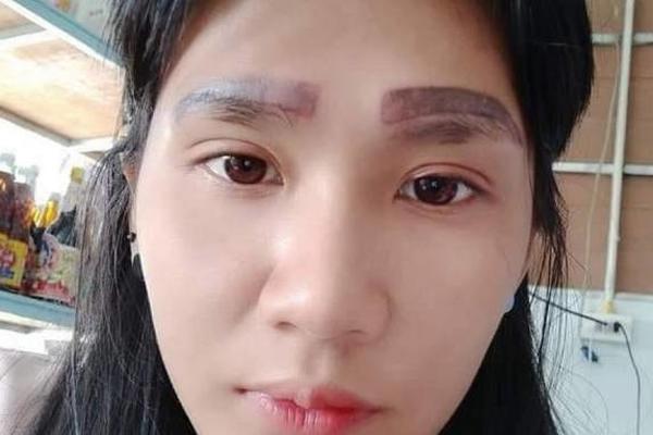 Có tới hai cặp lông mày sau khi đi thẩm mỹ rẻ tiền-1