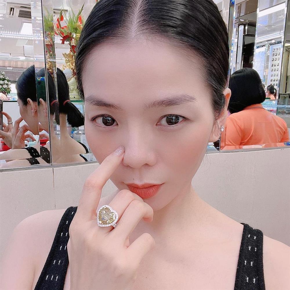 Lệ Quyên tậu thêm nhẫn mới vào bộ sưu tập kim cương cực khủng-4