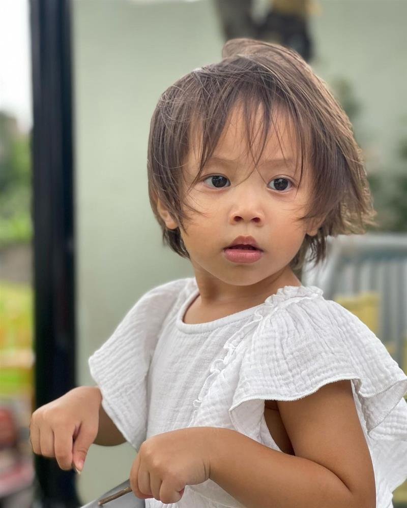 Màu tóc tự nhiên của Lisa khiến Hồ Ngọc Hà cũng phải mơ ước-1