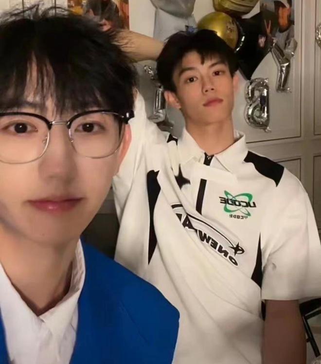 Nam thần tượng Cbiz hiếm hoi công khai yêu đồng giới-1