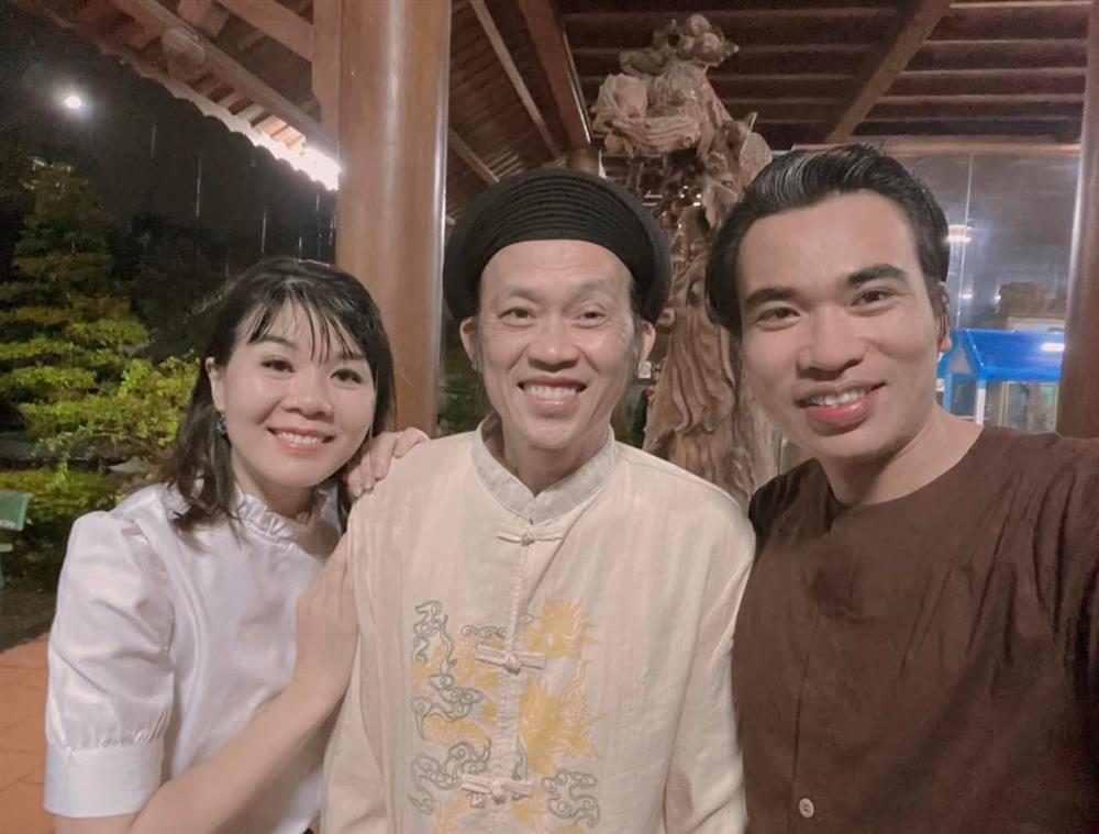 Chùm ảnh Hoài Linh trong ngày giỗ Tổ tại nhà thờ 100 tỷ-4