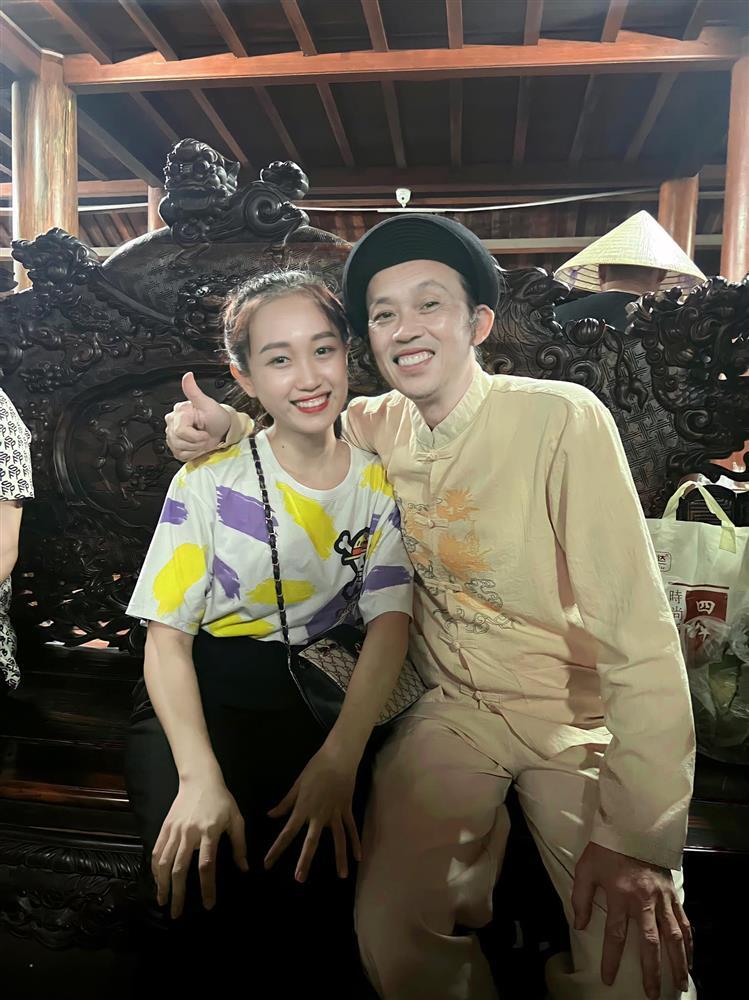 Chùm ảnh Hoài Linh trong ngày giỗ Tổ tại nhà thờ 100 tỷ-7