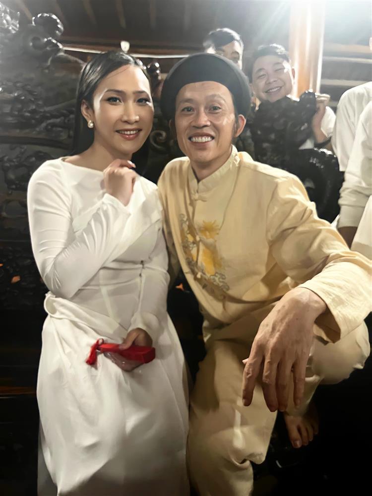 Chùm ảnh Hoài Linh trong ngày giỗ Tổ tại nhà thờ 100 tỷ-8