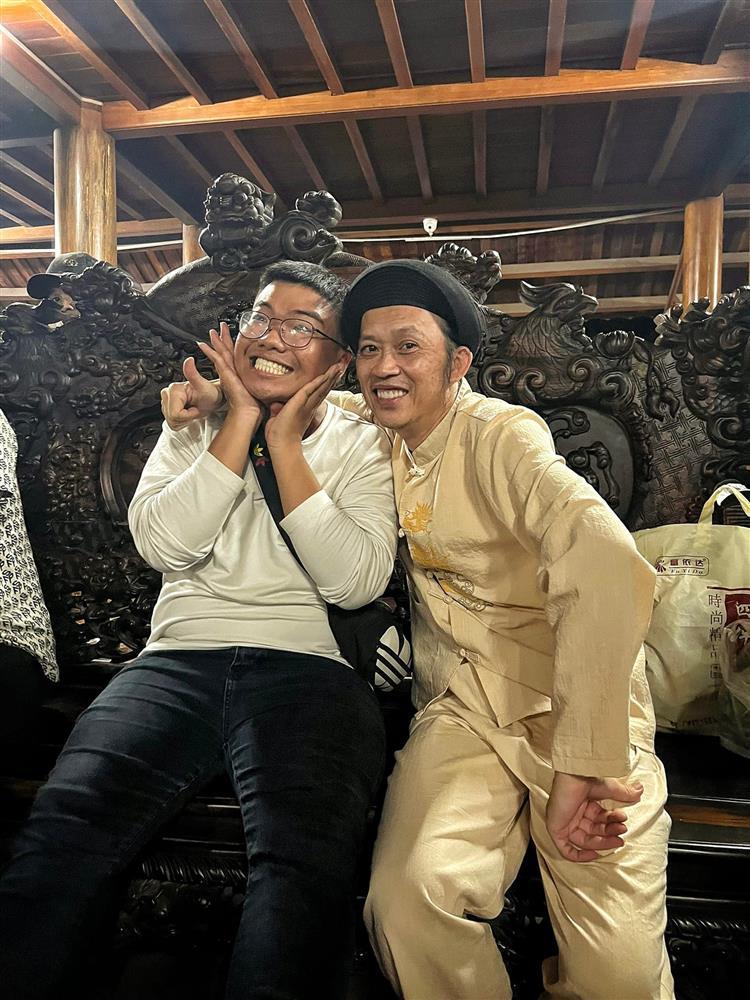 Chùm ảnh Hoài Linh trong ngày giỗ Tổ tại nhà thờ 100 tỷ-10