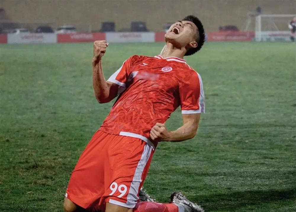 Nhâm Mạnh Dũng kỷ niệm 2 năm yêu cô giáo hot girl-1