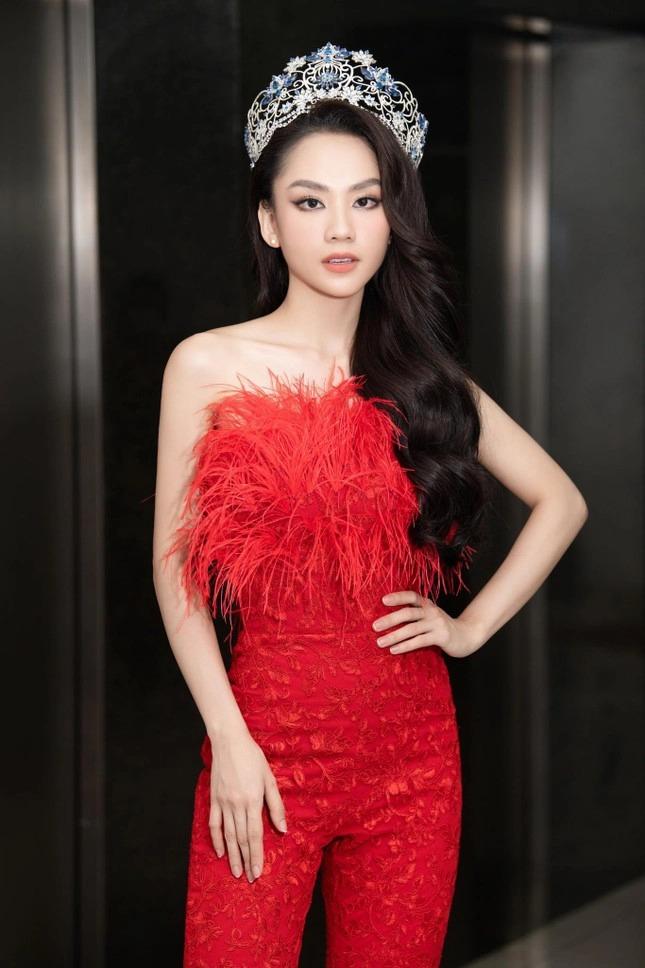 Hoa hậu Mai Phương môi tều, make up ô dề lạ hoắc sau đăng quang-1
