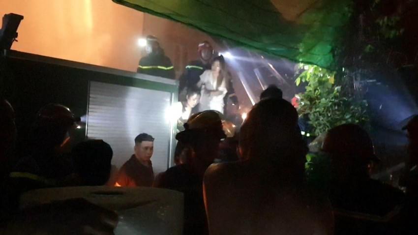 Vụ cháy quán karaoke ở Bình Dương: Đã phát hiện 12 người chết-1