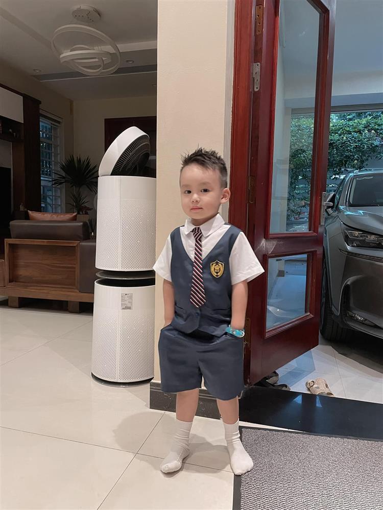 4 năm hôn nhân của top 10 Hoa Hậu Việt Nam và chồng cảnh sát-2