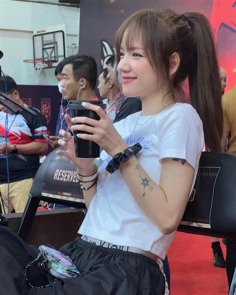 Phương Ly bị chỉ trích vì ăn mặc trái thuần phong mỹ tục-1