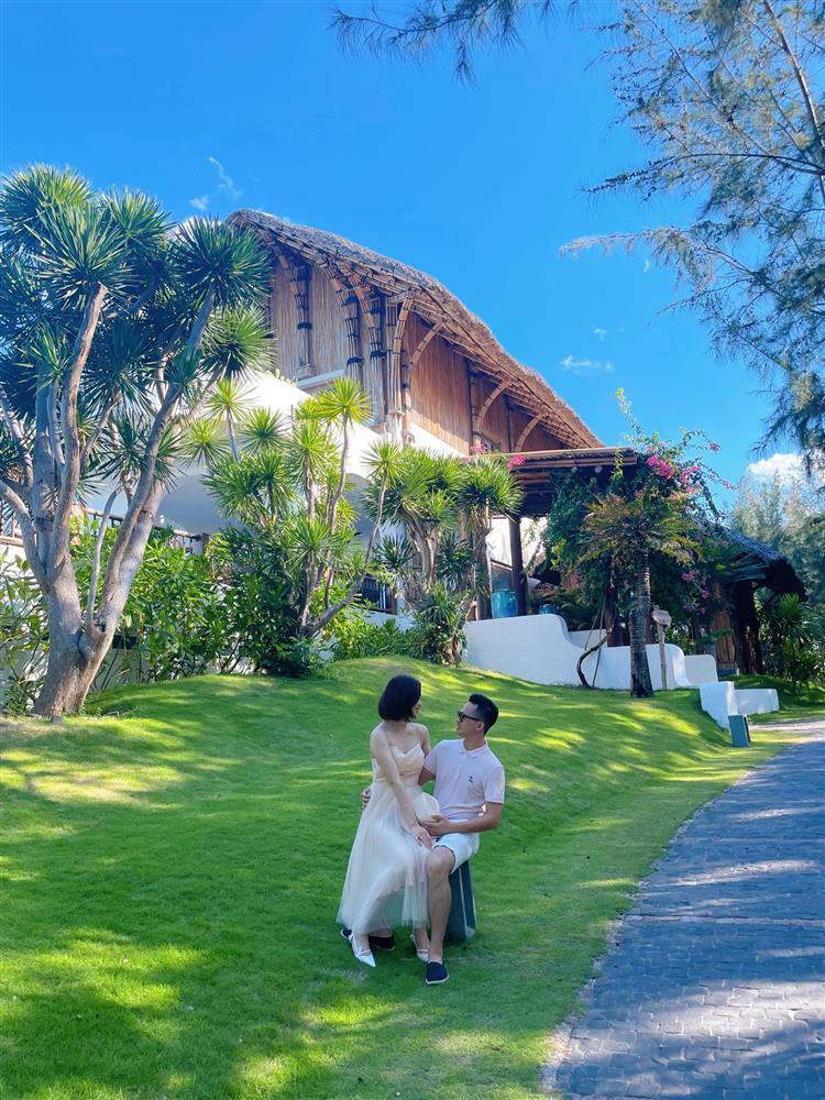 4 năm hôn nhân của top 10 Hoa Hậu Việt Nam và chồng cảnh sát-10