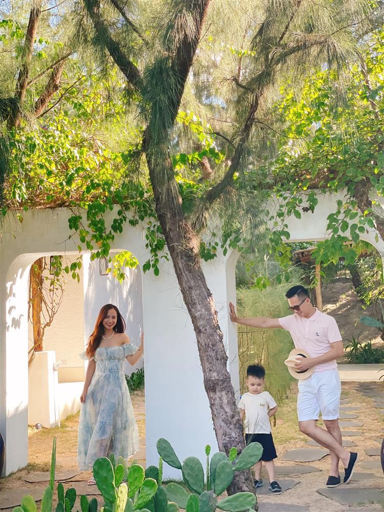 4 năm hôn nhân của top 10 Hoa Hậu Việt Nam và chồng cảnh sát-11