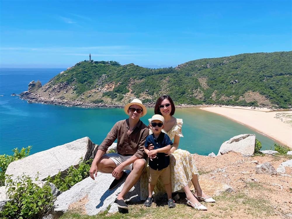 4 năm hôn nhân của top 10 Hoa Hậu Việt Nam và chồng cảnh sát-17