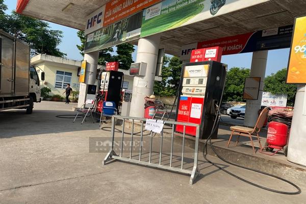 Nhiều cây xăng dùng mọi chiêu trò bán nhỏ giọt, đóng cửa giờ cao điểm-1