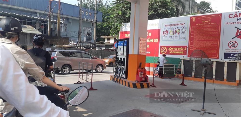 Nhiều cây xăng dùng mọi chiêu trò bán nhỏ giọt, đóng cửa giờ cao điểm-2
