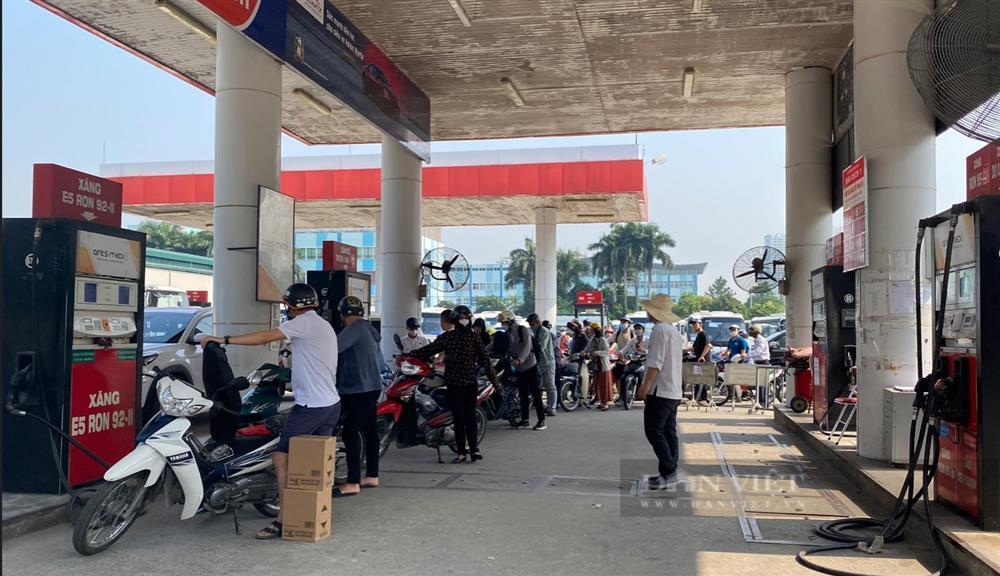 Nhiều cây xăng dùng mọi chiêu trò bán nhỏ giọt, đóng cửa giờ cao điểm-6
